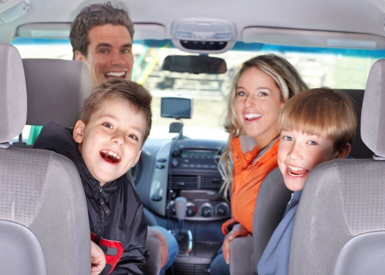 Ευχάριστο και ασφαλές ταξίδι με το παιδί στο αυτοκίνητο